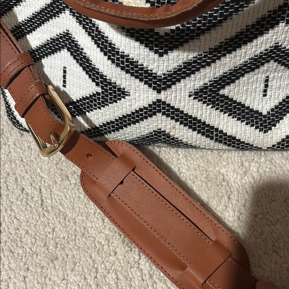Black and White Geometric Satchel with Leather Accents - Picture 3 of 12